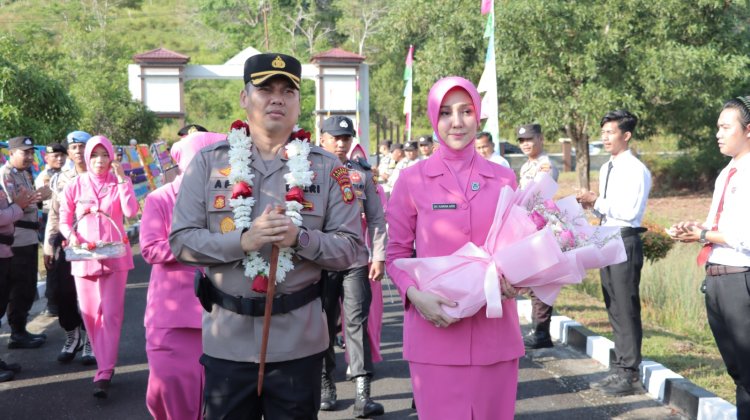 Upacara Farawell Dan Tradisi Pedang Pora Iringi Penyambutan dan Pelepasan Kapolres Lingga