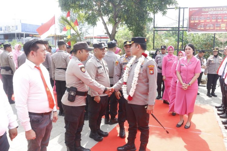 Kunjungi Polsek Bengkong, Kapolresta Barelang Motivasi Personil Agar Semangat Menjalankan Tugas Negara, Siapapun yang Melapor Layani dengan Baik