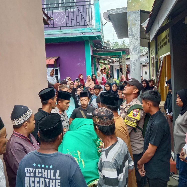 Peduli Antar Sesama, Polisi Sambang Duka Ke Rumah Warga Yang Meninggal