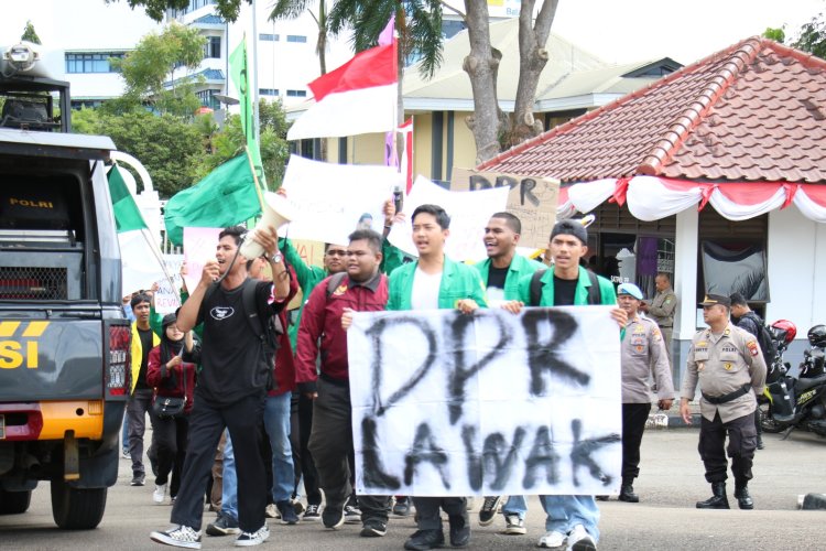 Kapolresta Barelang Pimpin Apel Persiapan Pengamanan Aksi Unjuk Rasa oleh Mahasiswa Untuk Kedaulatan Rakyat (AMUKRA) di Kantor DPRD Kota Batam