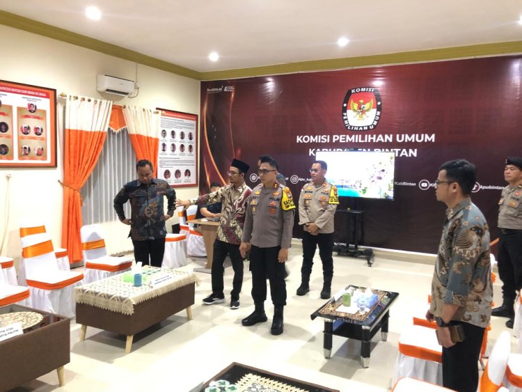 Masa Pendaftaran Calon Bupati Bintan Dimulai, Personel Polres Bintan Siaga di Kantor KPUD Bintan