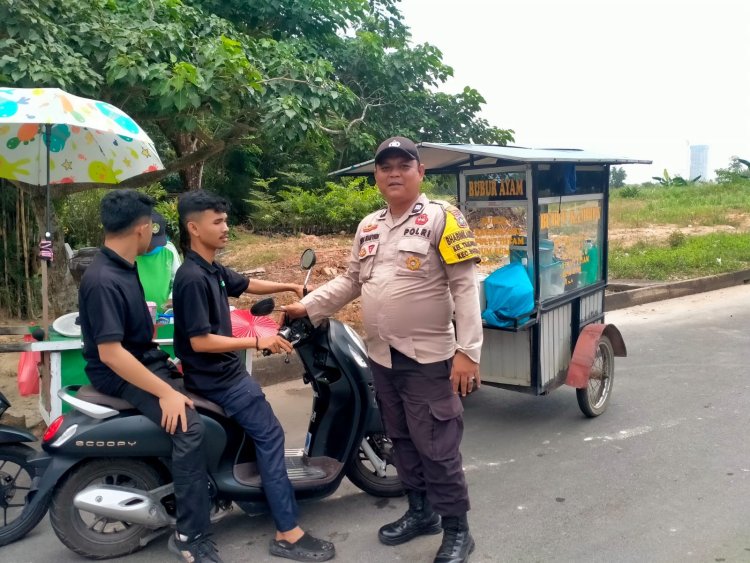 Bhabinkamtibmas Polsek Sekupang Himbau Warganya Untuk Tertib Berlalu Lintas