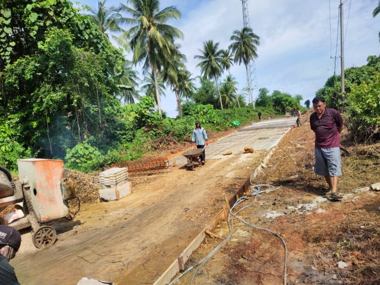 Proyek Pembangunan Jalan SMA ke Sepasir di Desa Selading Berjalan Lancar