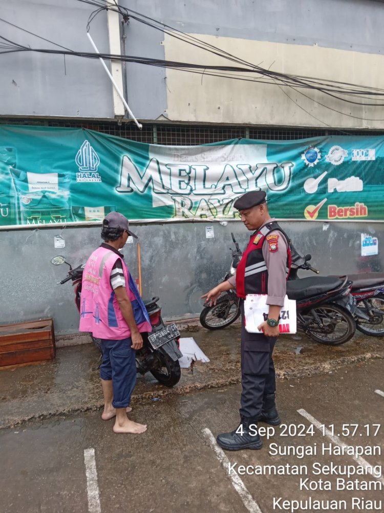 Musim Hujan Datang, Polsek Sekupang Ajak Pengendara Motor Tingkatkan Kewaspadaan