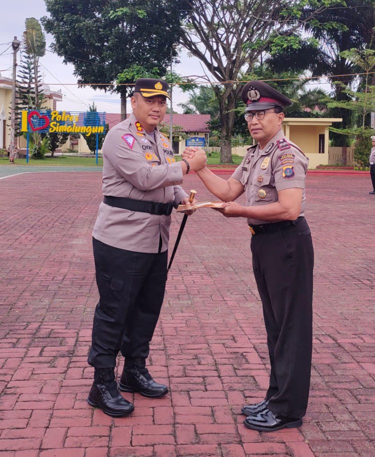 Kapolres Simalungun Pimpin Upacara Penghargaan Kenaikan Pangkat Luar Biasa Personel Polres Simalungun