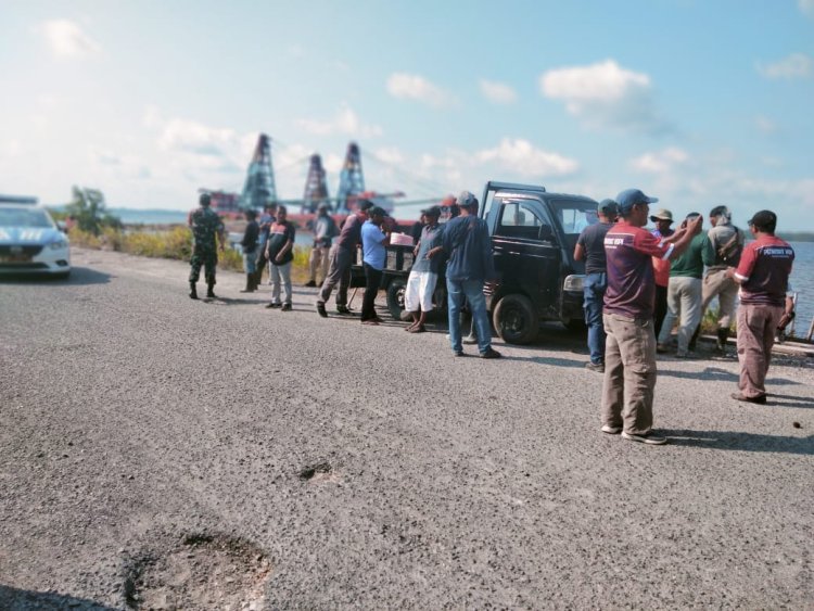 Gotong Royong Warga Penagi dan KOJAP untuk Perbaikan Jalan Pering