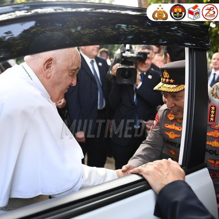 Kapolri dan Panglima TNI Dampingi Presiden RI Sambut Kedatangan Paus Fransiskus di GBK