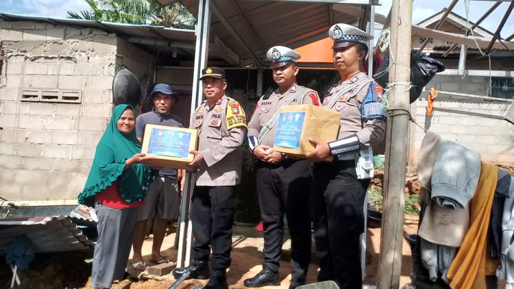 Polres Bintan Beri Bantuan Kepada Masyarakat Yang Tertimpa Musibah Angin Kencang