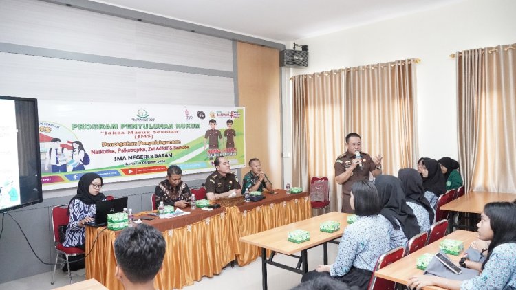 Sosialisasikan Bahaya Napza dan Anti Bully, Tim JMS Kejaksaan Tinggi Kepulauan Riau Hadir di SMAN 1 dan SMAN 8 Kota Batam