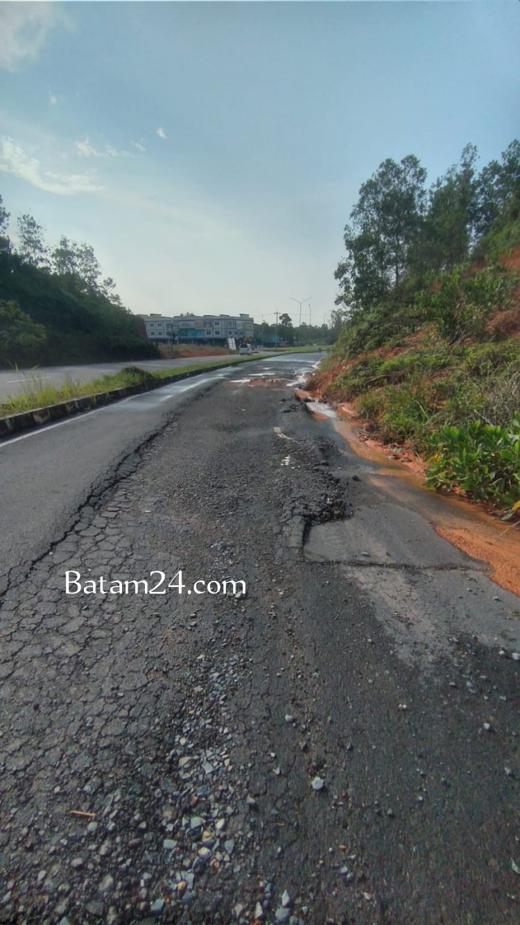 Pembangunan Jalan Lintas Timur di Bintan Belum Setahun, Sudah Rusak Parah