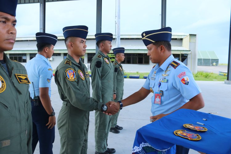 Kesiapan TNI AU Ditingkatkan: Danlanud RSA Natuna Tutup Program Penerbang dan Operator PTTA Skadron Udara 52