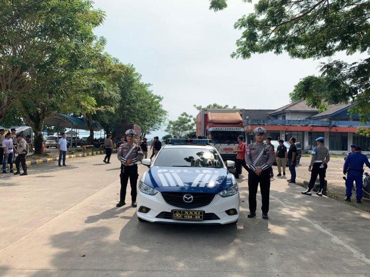 Polres Bintan Melaksanakan Pengamanan Dan  Pengawalan Logistik Kotak Suara.