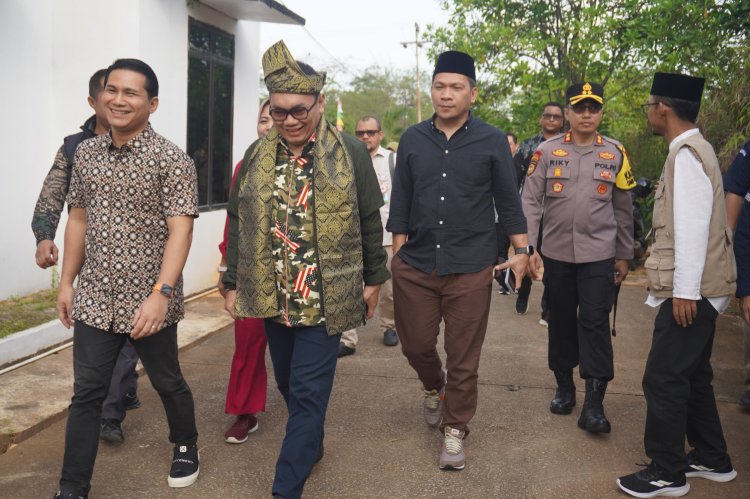 Kapolres Bintan Hadiri Peresmian Musholla KPU Bintan Sekaligus Serah Terima Gudang Logistik.