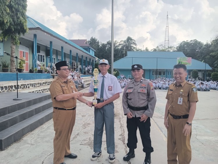 Semarak Hari Sumpah Pemuda, Polsek Sekupang Satukan Semangat Di Upacara Bendera SMA Negeri 01 Kota Batam