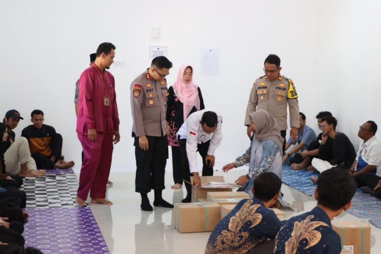 Kapolres Bintan Lakukan Peninjauan Dalam Rangka Sortir dan Lipat Surat Suara