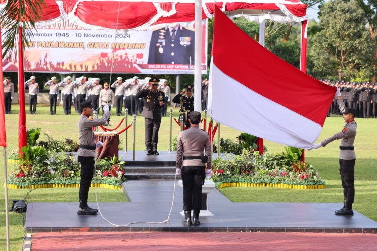 IRJEN POL YAN FITRI HALIMANSYAH KAPOLDA KEPRI PIMPIN UPACARA PERINGATAN HARI PAHLAWAN TAHUN 2024