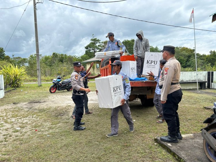 Polres Lingga Amankan dan Kawal Ketat Distribusi Logistik Pilkada 2024 dari Gudang PPK Singkep Barat ke PPS Desa Tanjung Irat