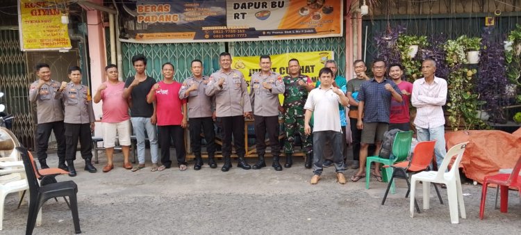 Kegiatan Jumat curhat Polsek batu ampar Polresta Barelang bersama warga komplek Tanjung Pantun Sei Jodoh