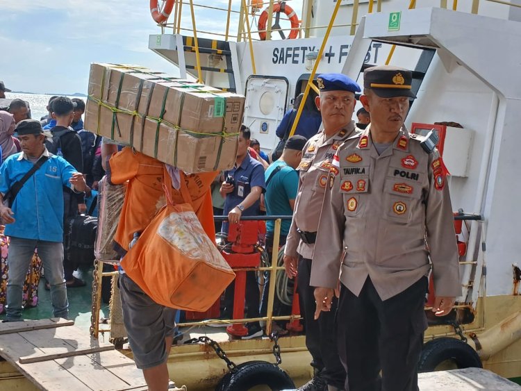 Lonjakan Penumpang KM Kelud di Tanjung Balai Karimun Berjalan Lancar dan Aman