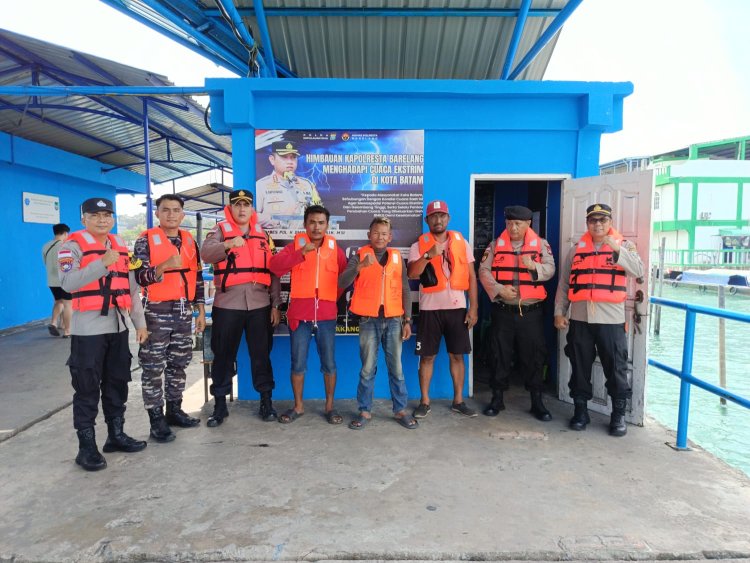 Polsek Belakang Padang Turun Langsung, Edukasi Pengemudi Boat Pancung Soal Keselamatan