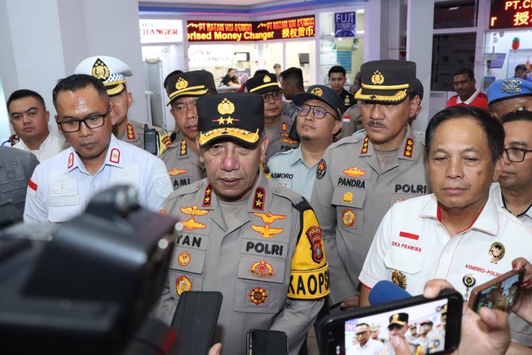 Kapolda Kepri Irjen Pol Yan Fitri Halimansyah Tinjau Kesiapan Pos Terpadu Operasi Lilin 2024 di Batam