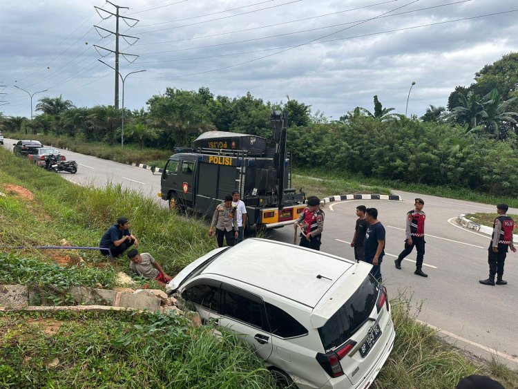 Evakuasi Cepat oleh Ditsamapta Polda Kepri di Nongsa: Pentingnya Kesadaran Keselamatan Berkendara