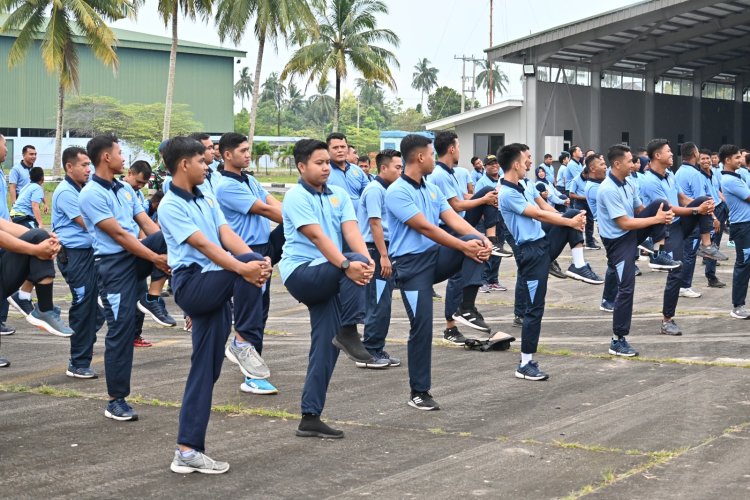 Jalan Sehat Bersama: Danlanud RSA Natuna Bangun Semangat Kebersamaan