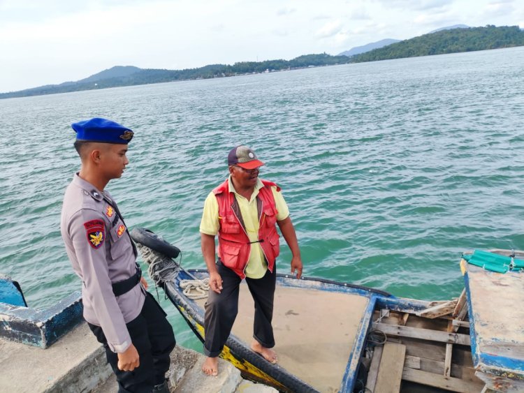 Personel Satpolairud Polres Lingga Berikan Himbauan Antisipasi Cuaca Ekstrem