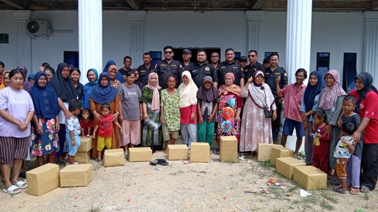 Komunitas Lang Laut Salurkan Bantuan Sembako untuk Nelayan Terdampak Cuaca Buruk