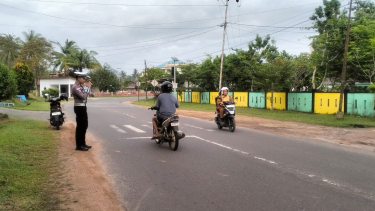 Personel Satlantas Polres Lingga Gelar Strong Point Pagi untuk Wujudkan Kamseltibcarlantas