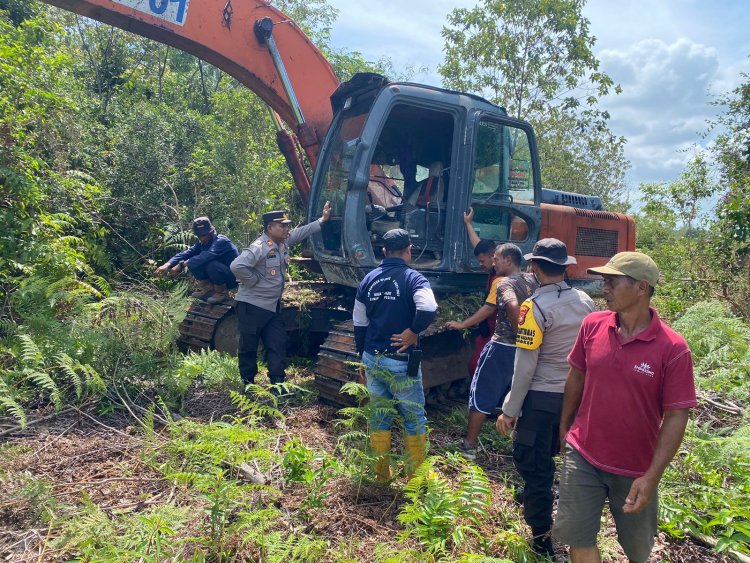 AKP Zainur Bersama Pemerintah Desa Lanjut, Bersihkan 4 Hektare Lahan Persiapan Untuk Penanaman Jagung Secara Serentak Seluruh Indonesia