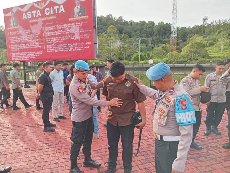 Propam Polres Lingga Cek Kerapian dan Sikap Tampang Personel Polres Lingga