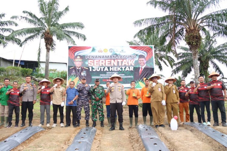 Kapolres Karimun Bersama Forkopimda Lakukan Penanaman Jagung Serentak 1 Juta Hektar Dukung Swasembada Pangan