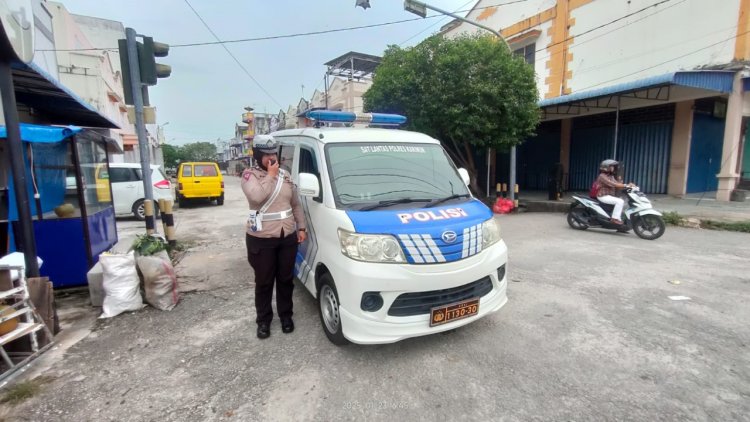 Satlantas Polres Karimun Giatkan Strong Point Sore Pengaturan Lalu Lintas, Wujud Nyata Kehadiran Polisi Di Tengah Masyarakat