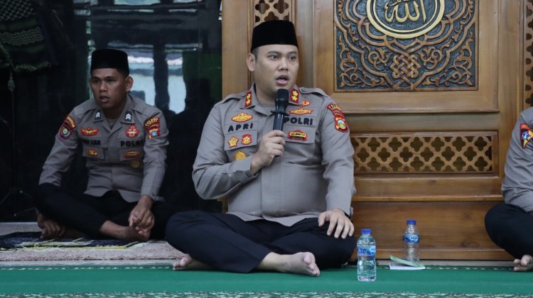 Polres Lingga Gelar Sholat Taubat, Sholat Hajat dan Zikir Bersama Dalam Rangka Isra Miraj Nabi Muhammad S.A.W. di Masjid Al-Munawar