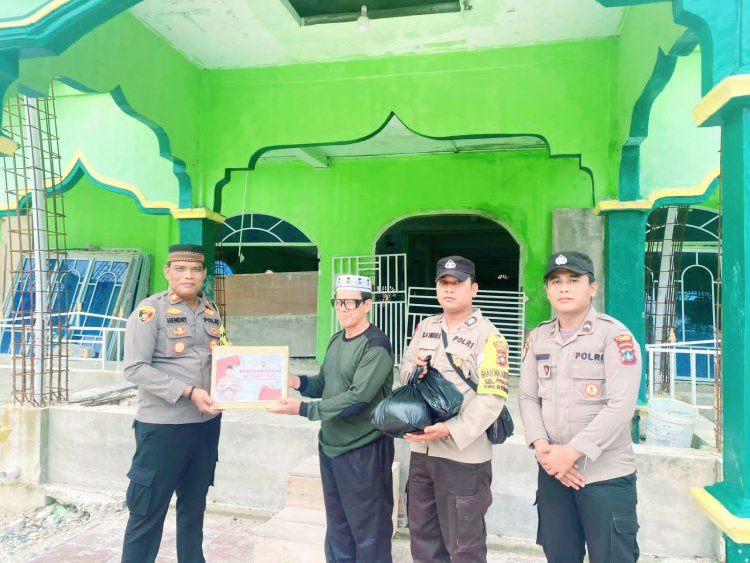 IPTU Hendri Kunjungi Pengurus Mesjid AL-Ikhlas dan Mesjid AT-Taubah Serahkan Bantuan Paket Sembako dari Kapolres Lingga