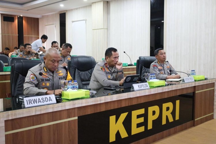 Kapolda Kepri Hadiri Zoom Meeting Pengendalian Inflasi dan Penandatanganan MoU Pengawasan Perizinan Daerah