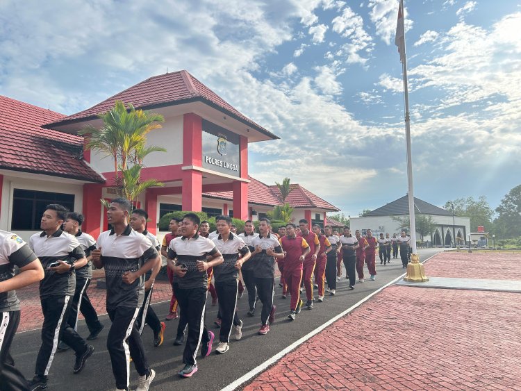 Polres Lingga Gelar Olahraga Bersama untuk Kebugaran Tubuh Personel, Menunjang Pelaksanaan Tugas Pelayanan Kepada Masyarakat