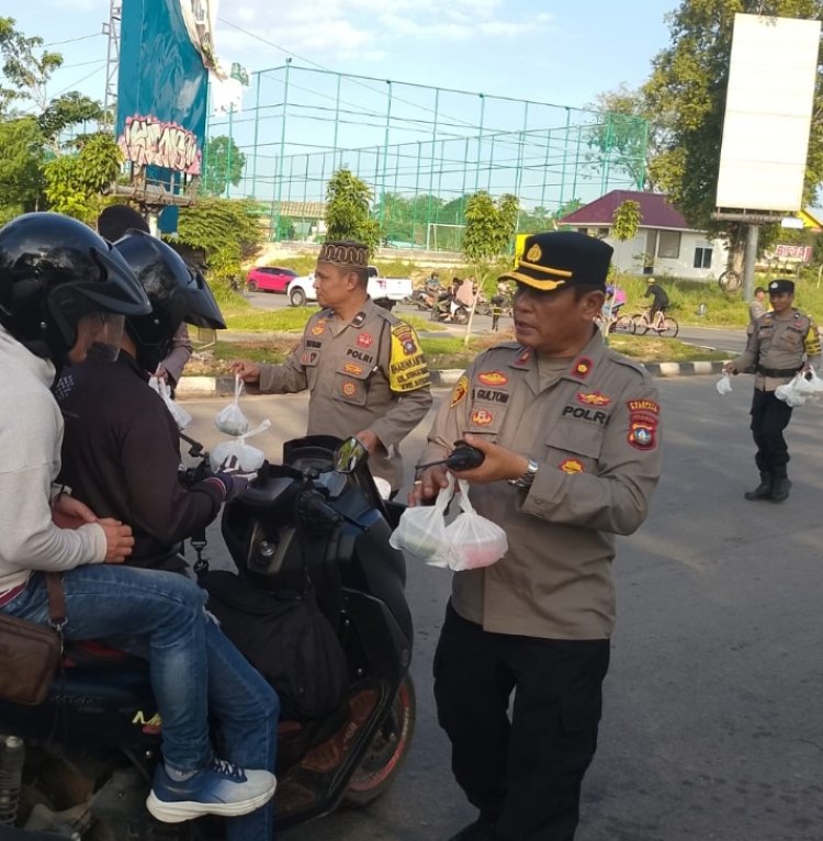 Polsek Sekupang Gelar Bakti Sosial dan Pembagian Takjil, Wujud Kepedulian kepada Masyarakat