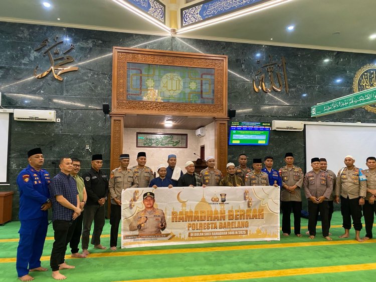 Polresta Barelang Selenggarakan Kegiatan Buka Puasa dan Sholat Tarawih Bersama di Masjid Bukit Indah Sukajadi