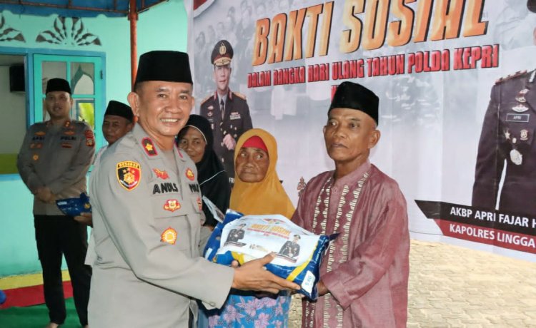 Polres Lingga Gelar Bakti Sosial HUT ke-20 Polda Kepri, Salurkan Sembako untuk Masyarakat Komunitas Adat Terpencil (KAT) Sungai Buluh