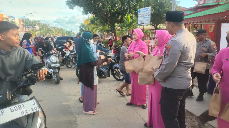 Gandeng Ibu Bhayangkari, Ratusan Takjil dari Polisi di Bengkong Ludes dalam 10 Menit