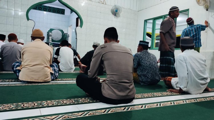 Pererat Kebersamaan Antar Sesama Polres Lingga Gelar Shalat Tarawih Keliling Bersama Masyarakat