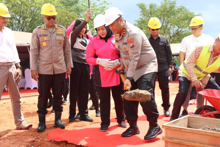 IRJEN POL ASEP SAFRUDIN KAPOLDA KEPRI LAKSANAKAN GROUNDBREAKING DAPUR SPPG DAN BUDIDAYA IKAN BIOFLOK UNTUK PERKUAT KETAHANAN PANGAN